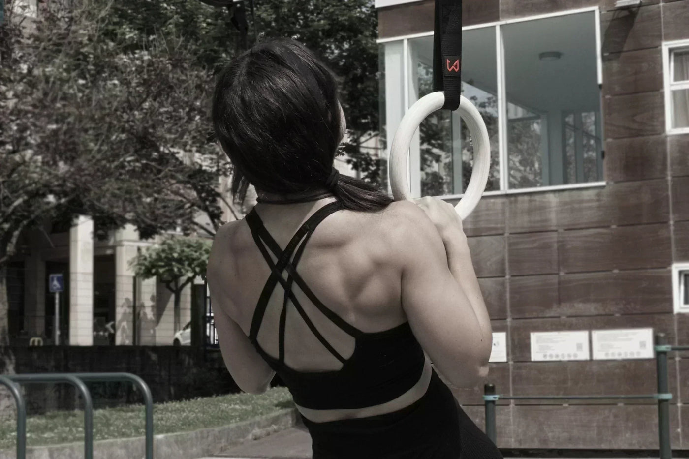 Calisthenics for Beginners: How to Start Training, Build Strength & Choose the Right Equipment