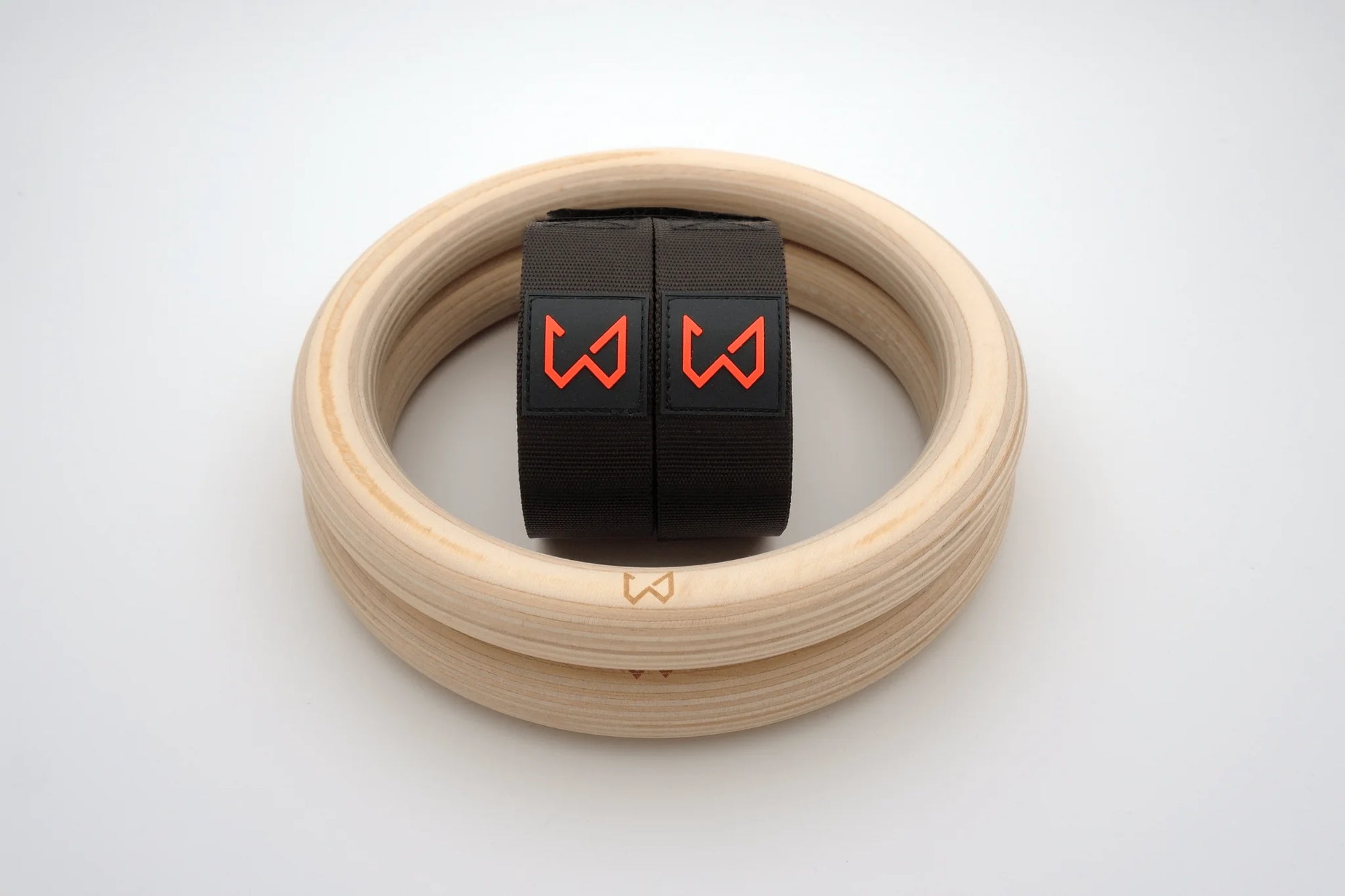 Wooden rings of wild dynamics with black straps